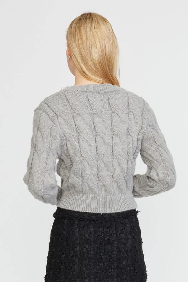 CABLE CARDIGAN W/ PEARL TRIM IN SILVER