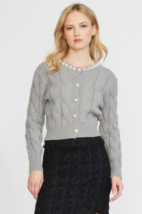 CABLE CARDIGAN W/ PEARL TRIM IN SILVER