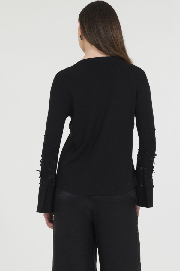 FLOWER TRIMMED TRUMPET SLV PULLOVER SWEATER
