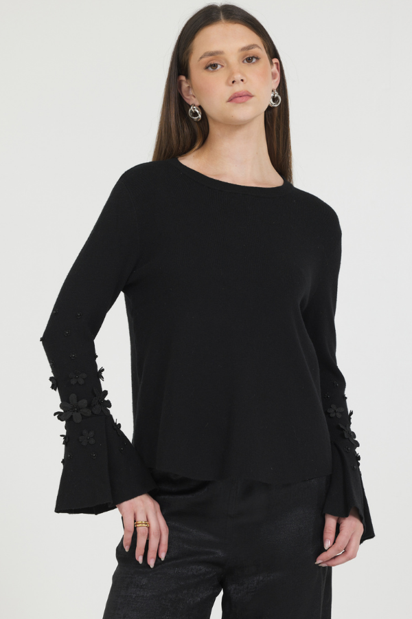 FLOWER TRIMMED TRUMPET SLV PULLOVER SWEATER
