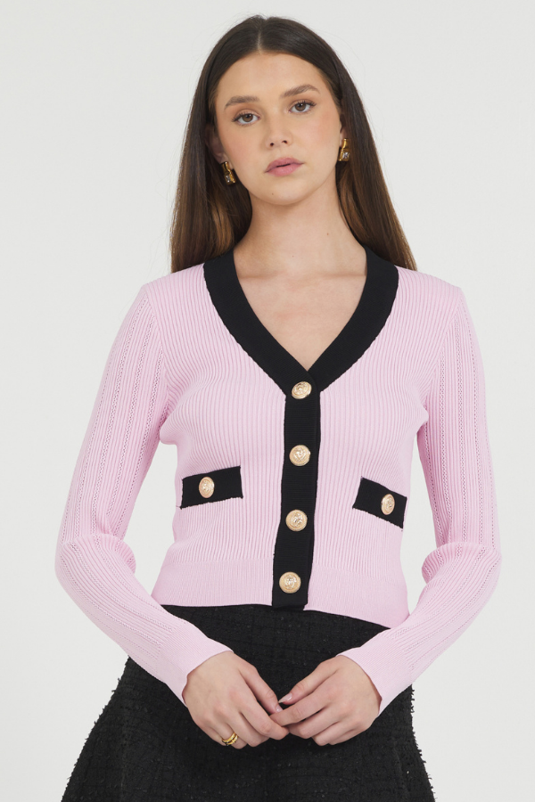 FITTED CARDIGAN WITH GOLD SNAP CLOSURE AND CONTRAST COLOR PLACKET