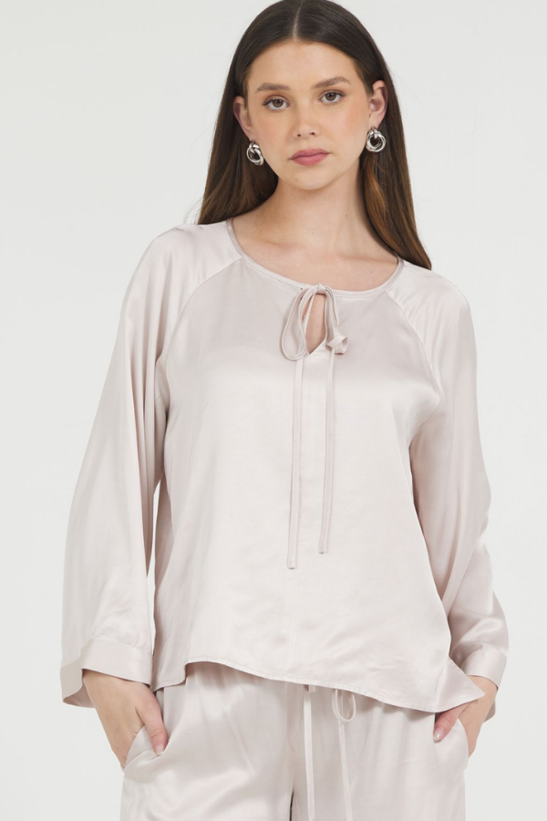 SCOOP NECK WIDE SLEEVE BLOUSE